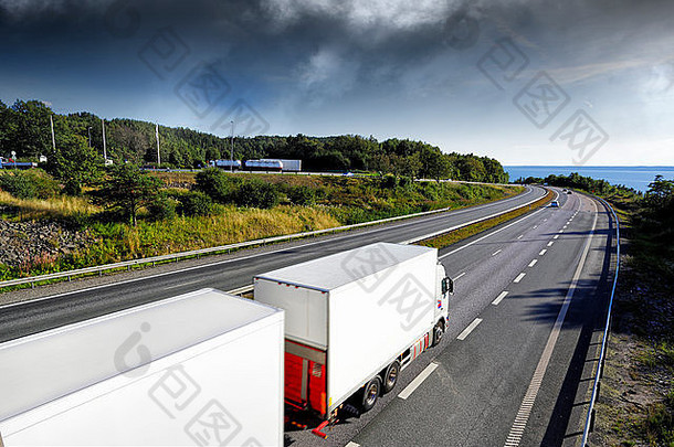 卡车开车风景优美的路线高速公路