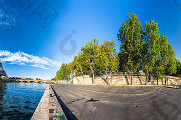 全景埃菲尔铁塔塔河畔他的巴黎