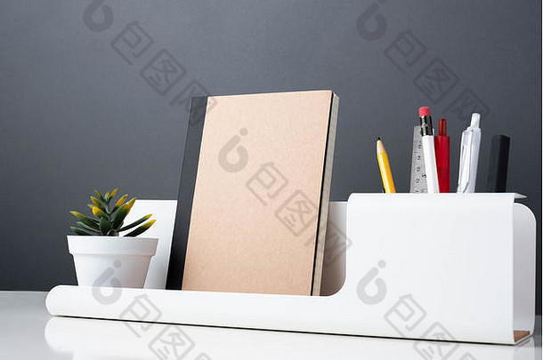 笔记本现代办公室文具白色表格铅笔记事本统治者笔铅笔盒子植物模拟纸请注意显示设计