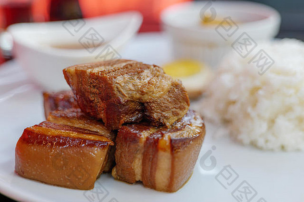 关闭视图卡库尼日本炖猪肉肚子大米汤白色板