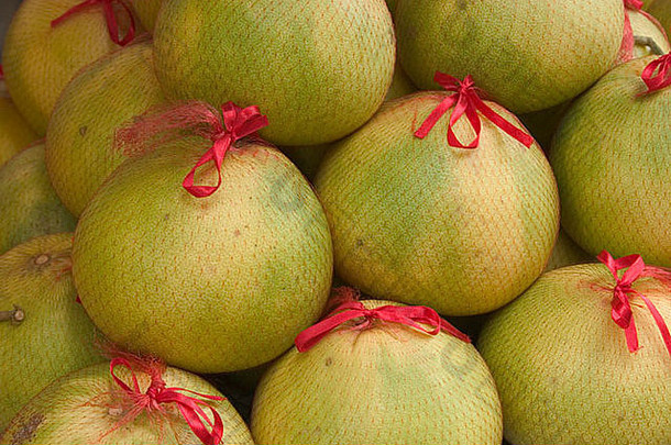 绿色柚子马来西亚热带水果柑橘类长大的
