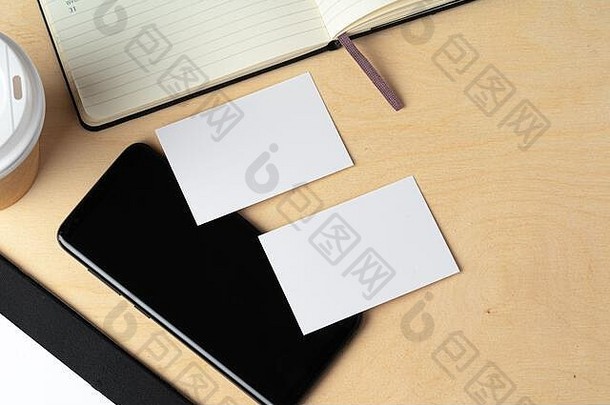 模拟空白业务卡黑色的智能手机屏幕表格