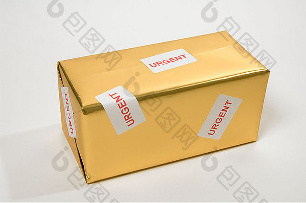 包裹包装黄金纸标志着紧急的贴纸