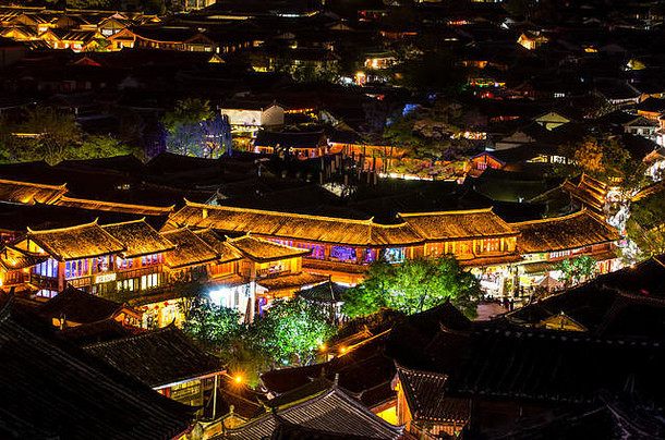 丽江中国4月鸟眼睛视图当地的历史体系结构屋顶建筑小镇丽江云南中国