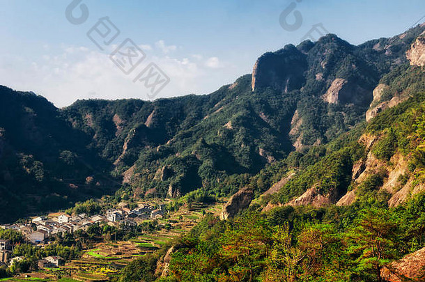 村shanglingyancun梯田茶花园包围山方东风景优美的区域雁荡山位于浙江
