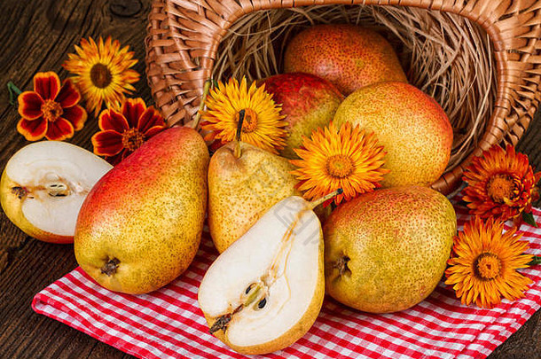 篮子梨水果复古的风格感恩节一天装饰