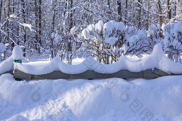 雪波装饰栅栏重降雪不寻常的形式雪有趣的照片网站自然公园季节