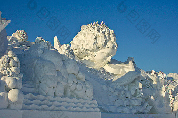 华丽的雕塑执行雪<strong>冰雪节</strong>日<strong>哈尔滨</strong>