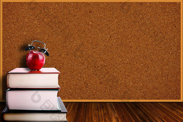红色的苹果报警钟堆栈书时间返回学校概念学习教学读写能力复制空间软木板使用