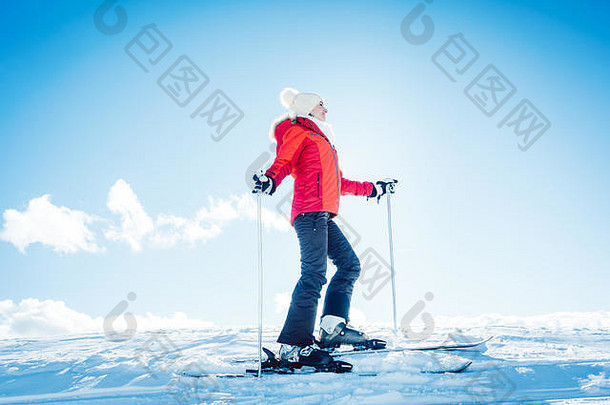 女人山滑雪