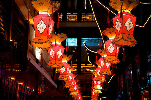 美丽的红色的灯笼中国人一年上海
