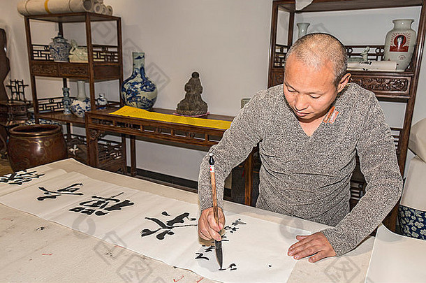 书法家写作中国人符号滚动甄杨辉艺术中心杭州中国最大私人博物馆中国