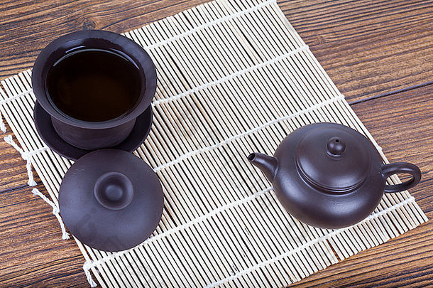 中国人陶瓷茶壶木表格