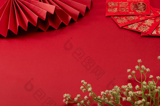 红色的背景中国人一年的主题红色的折叠风扇幸运的钱小花翻译繁荣