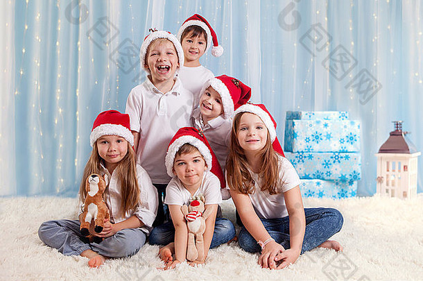 甜蜜的孩子们学前教育孩子们有趣的圣诞节工作室拍摄
