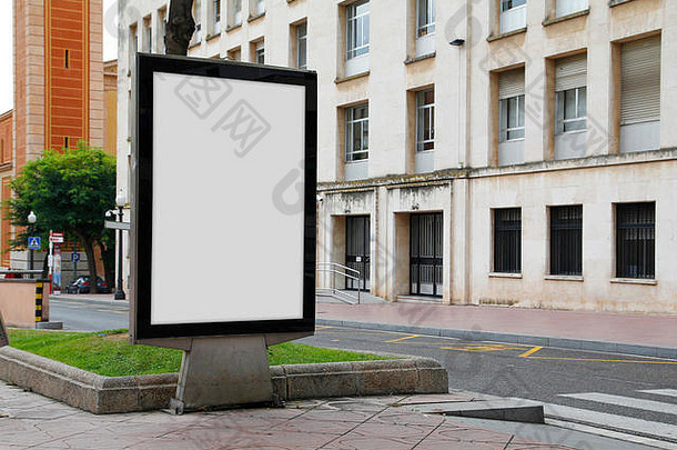 空白广告牌模拟街前面建筑