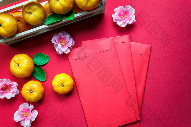前视图配件中国人一年节日装饰橙色叶木篮子红色的包李子开花红色的背景