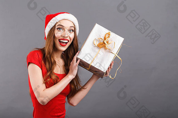 美丽的圣诞节女人穿圣诞老人他红色的衣服相机摇礼物一年圣诞节假期记忆礼物<strong>购</strong>物折扣商店雪少女圣诞老人老人化妆发型<strong>狂欢</strong>节