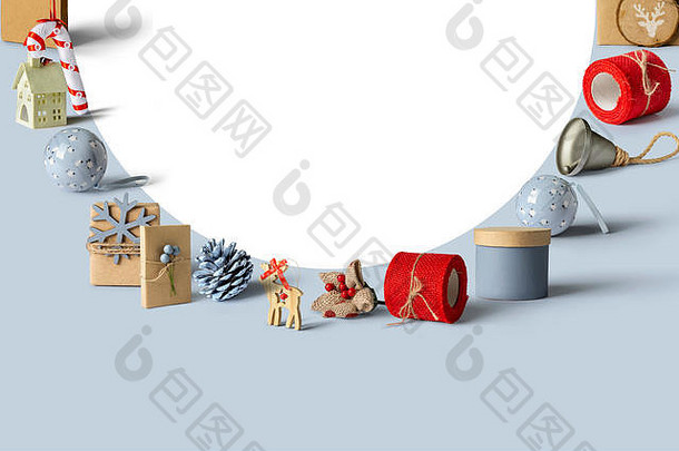 圣诞节装饰饰品礼物周围空白框架最小的概念圣诞节购物一年现在