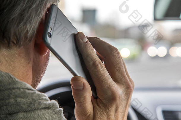 车司机移动电话智能手机开车车