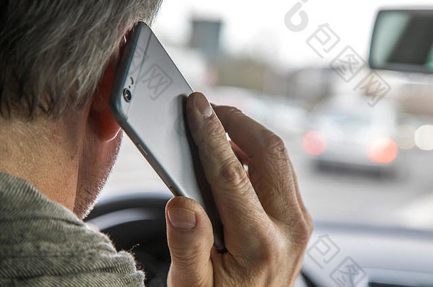 车司机移动电话智能手机开车车