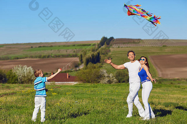 快乐家庭风筝玩场自然