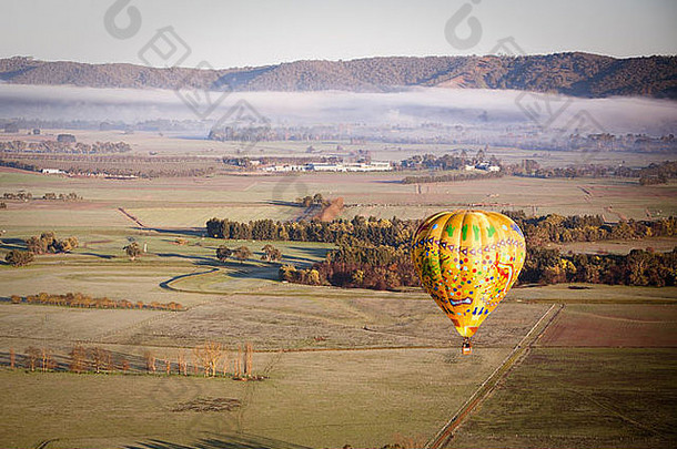 日出热空气气球飞行亚拉谷维多利亚澳大利亚