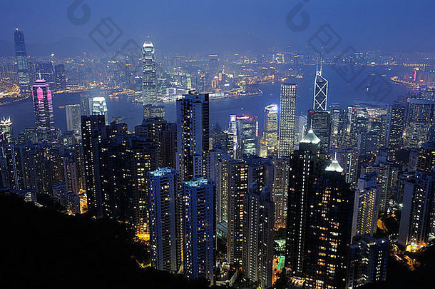 在香港香港城市摩天大楼晚上峰
