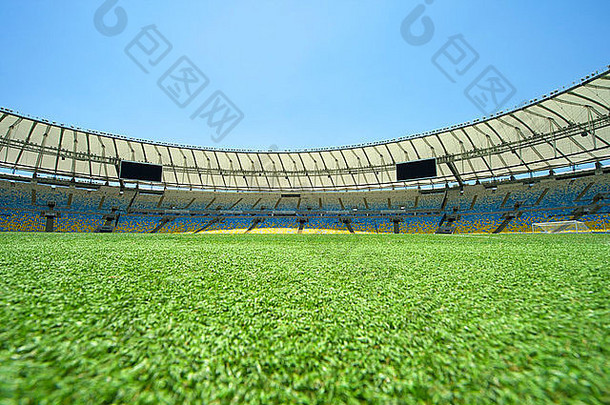 音高水平视图马拉足球足球体育场明亮的蓝色的天空
