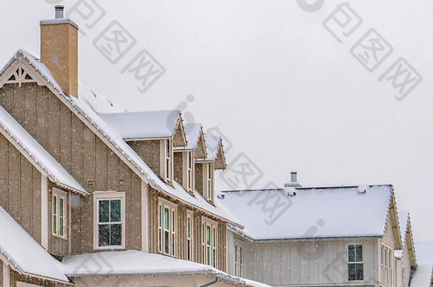 全景小道深刻的印象雪覆盖地面房子冬天季节