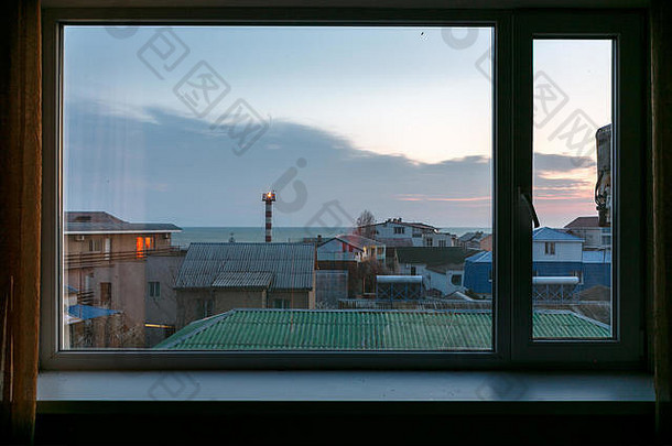 和平视图酒店窗口平静城市景观忙季节视图酒店灯塔黑色的海