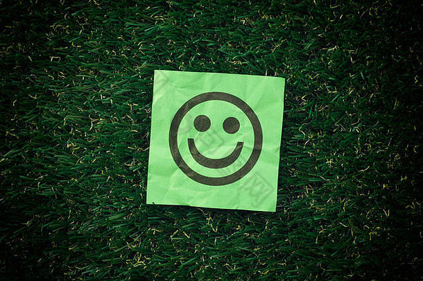 绿色纸微笑脸绿色草装饰图案关闭