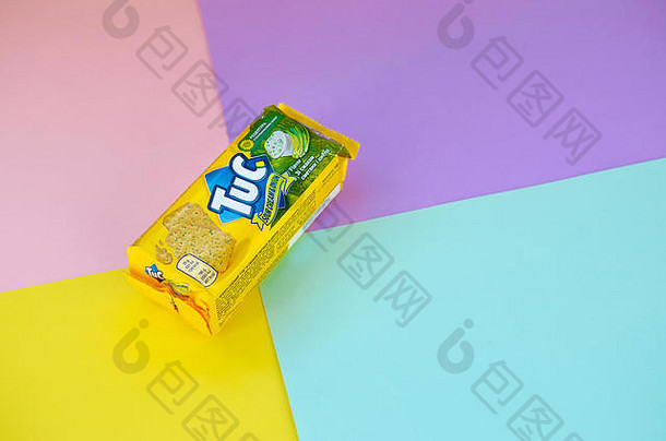 哈尔科夫乌克兰9月图克零食包明亮的多彩色的平背景图克品牌零食饼干销售mondelez