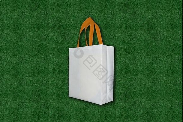 白色织物布可回收的生态袋绿色草背景更换塑料袋保存地球生态编织袋好环境