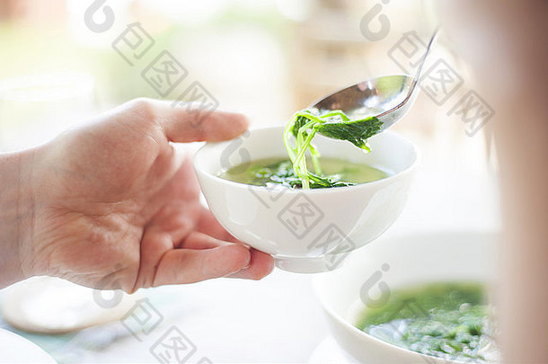 美味的亚洲越南食物菠菜汤
