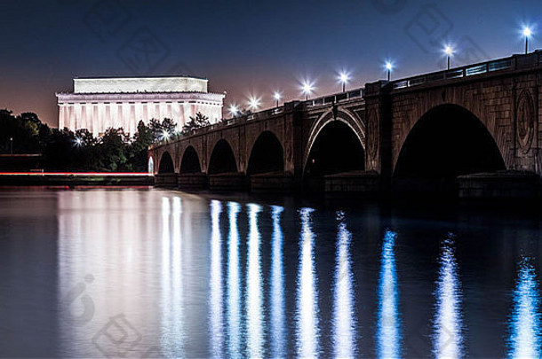 林肯纪念阿灵顿纪念桥晚上查看银行波多马克河