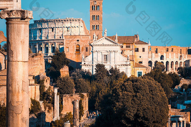 全景城市罗马的观点著名的建筑纪念碑罗马圆形大剧场古老的列寺庙论坛