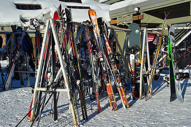 滑雪板滑雪板站午餐时间大天空滑雪度假胜地蒙大拿美国