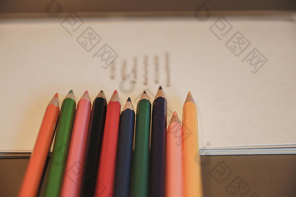 色彩斑斓的画铅笔古董风格