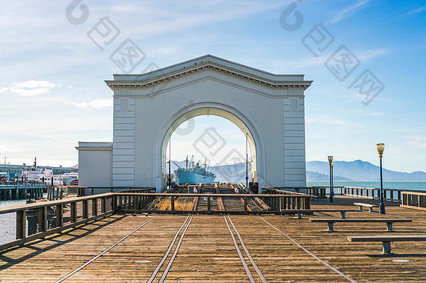 三旧金山加州美国拱渡船码头阳光明媚的一天