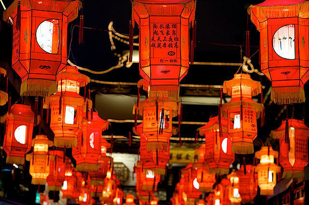 红色的灯笼中国人一年节日庆祝活动