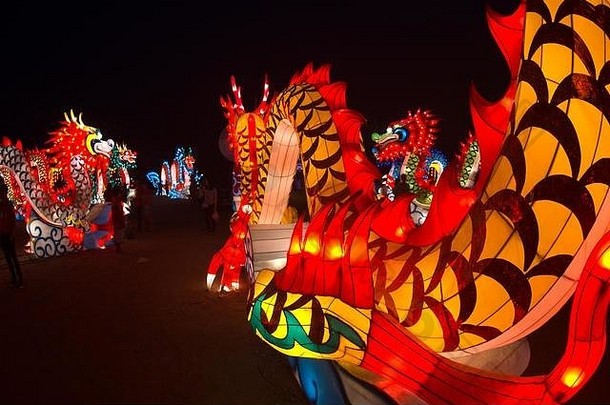 大色彩斑斓的灯笼显示装饰旅游中国人一年庆祝活动泰国