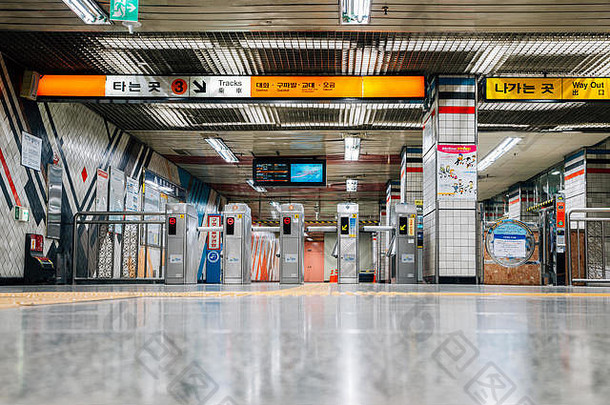 首尔韩国3月东尼蒙地铁站入口