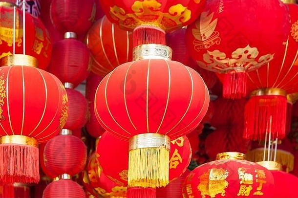 手工制作的织物红色的灯笼挂中国人一年唐人街文本灯笼运气和谐中国人内涵