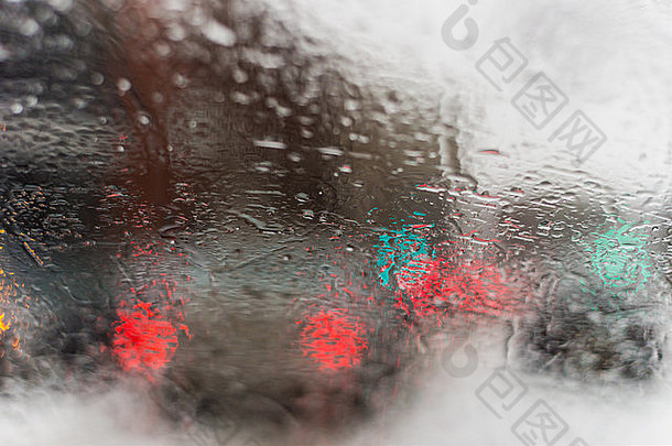 路视图车窗口雨滴融化雪开车雪风暴蒙特利尔