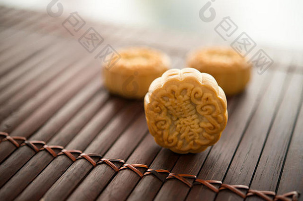 月亮蛋糕传统上烤糕点吃中秋节日中国人字符月饼代表莲花粘贴英语