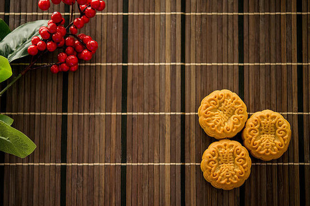 传统的糕点月饼吃中秋节日平铺表格前视图黑暗光复制空间中国人characte