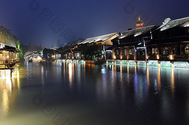 晚上场景传统的建筑河乌镇小镇浙江省中国