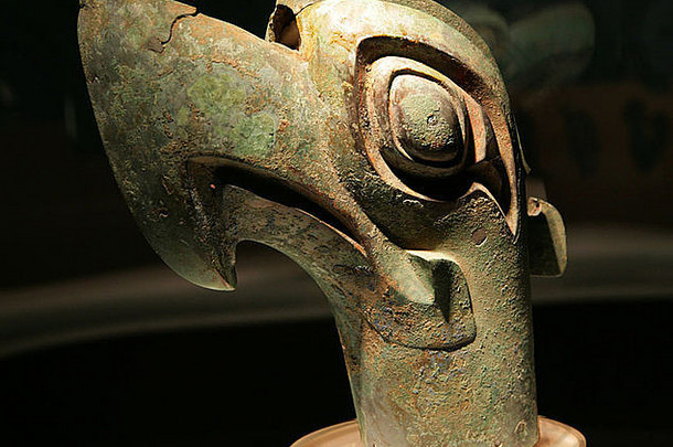 高千一年青铜鸟雕像三星堆明星丘博物馆广汉成都四川中国