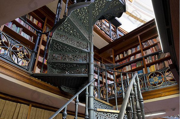 利物浦中央图书馆利物浦美丽的传统的木镶图书馆螺旋楼梯